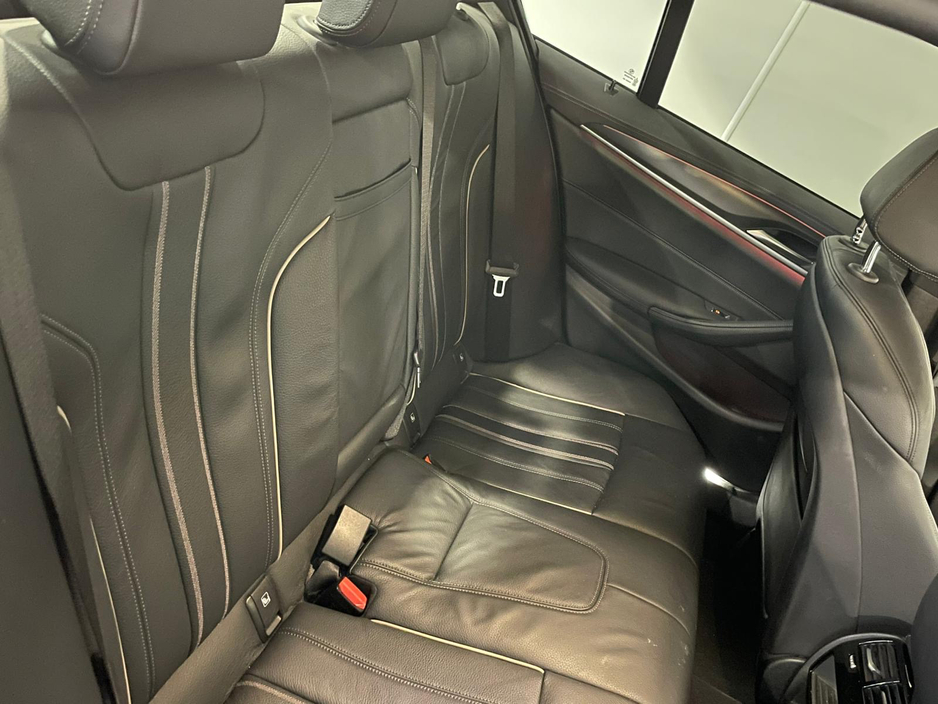 2022 BMW 5 Series - image 16