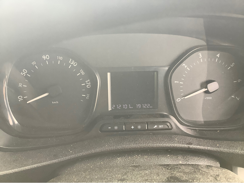 2020 Toyota Proace - image 2