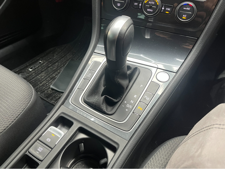 2019 Volkswagen Golf - image 16