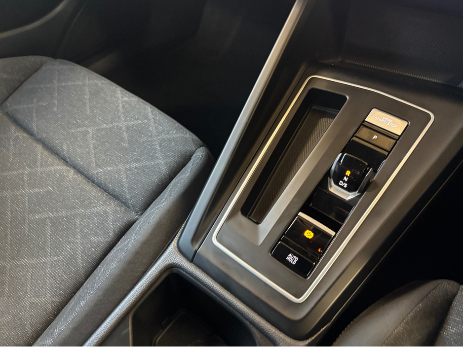 2023 Volkswagen Golf - image 15