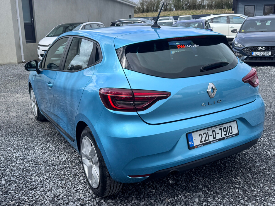 2022 Renault Clio - image 8