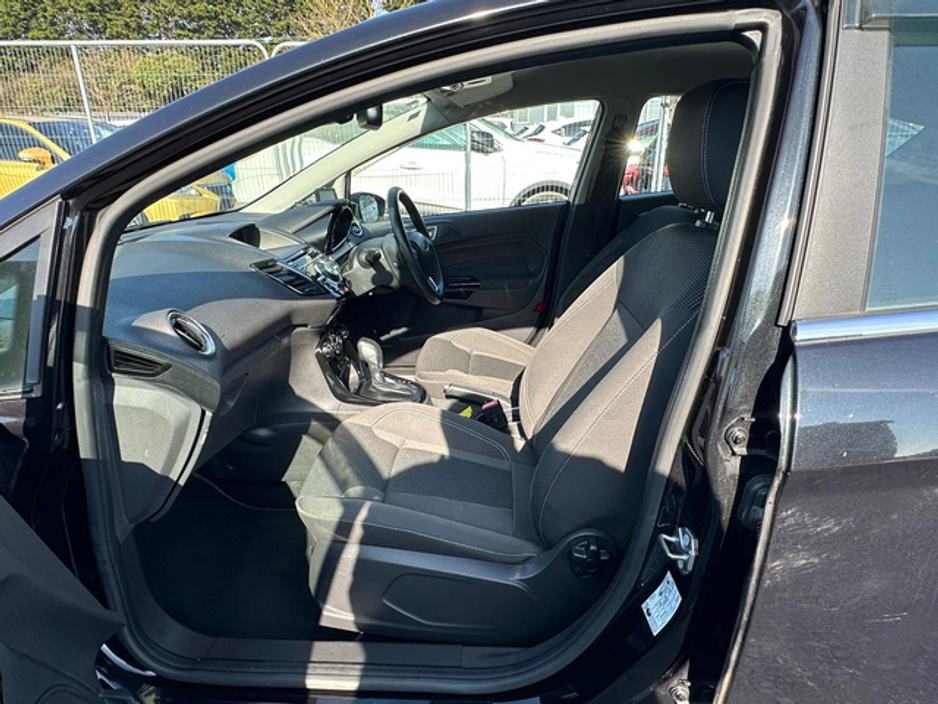 2016 Ford Fiesta - image 14