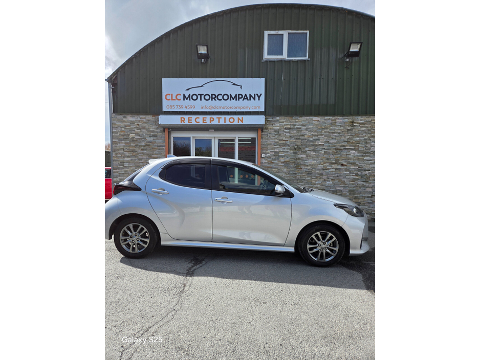 2021 Toyota Yaris - image 4