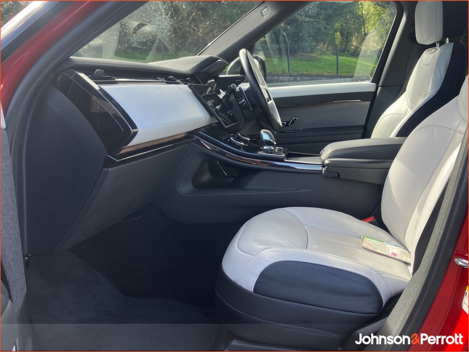 2023 Land Rover Range Rover Sport - image 3