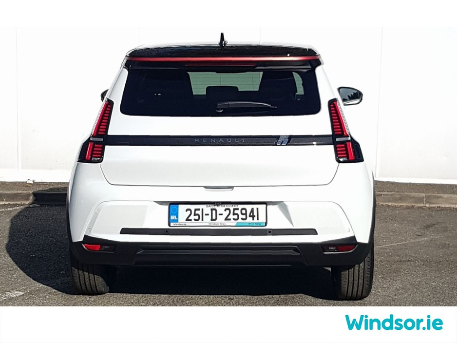 2025 Renault 5 - image 11