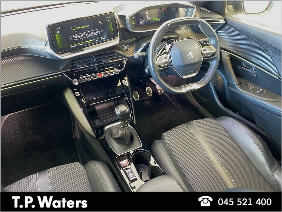 2021 Peugeot 2008 - image 2