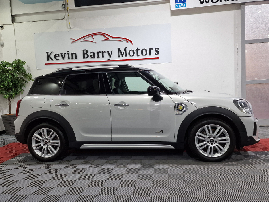 2021 MINI Countryman SE ALL4 EXCLUSIVE (PLUG IN HYBRID) AUTOMATIC **ONE OWNER / HUGE SPEC / APPLE CARPLAY / CRUISE CONTROL / FULL BLACK LEATHER / HEATED FRONT SEATS / REVERSE CAMERA / REAR TINTED GLASS / SAT NAV** €27,900