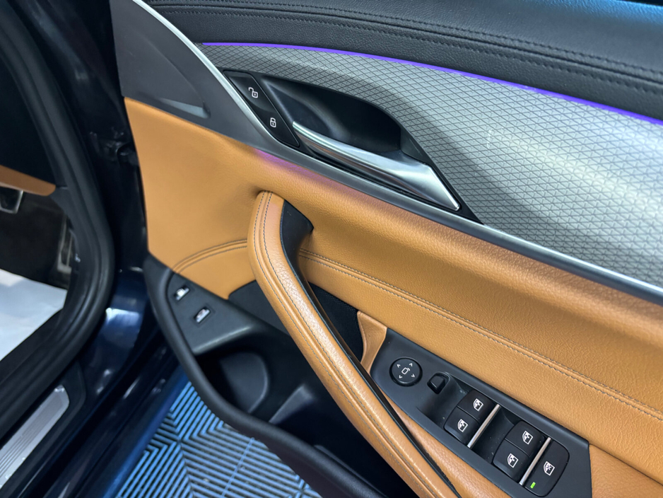 2017 BMW 5 Series - image 12