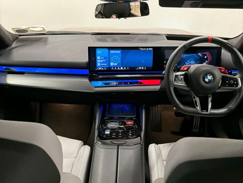 2024 BMW M5 - image 4