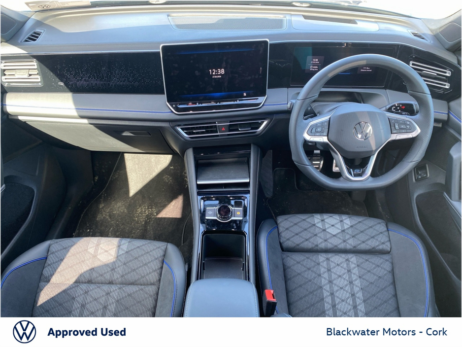 2025 Volkswagen Tiguan - image 2