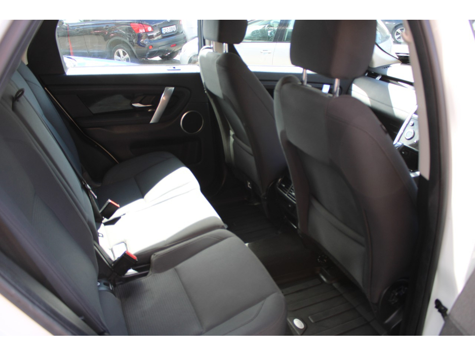 2020 Land Rover Discovery Sport - image 7