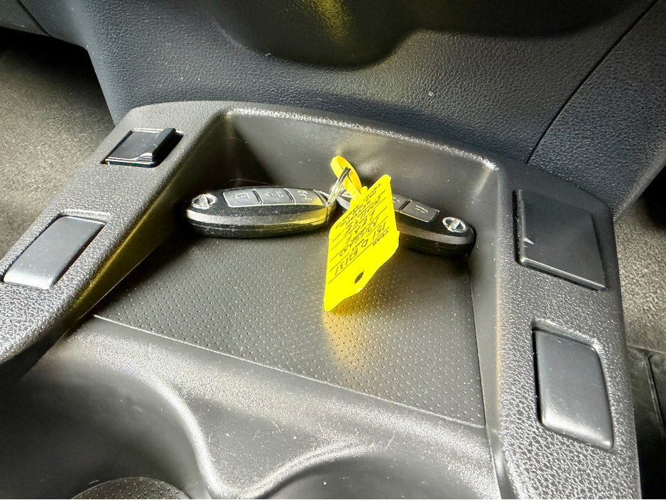 2015 Nissan Leaf - image 28