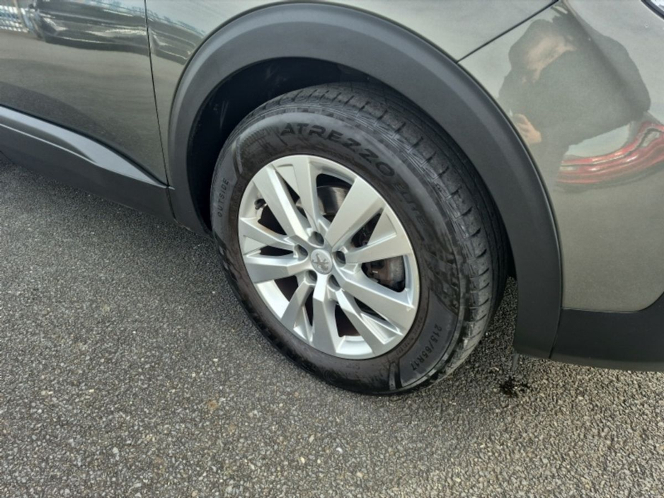 2019 Peugeot 3008 - image 10