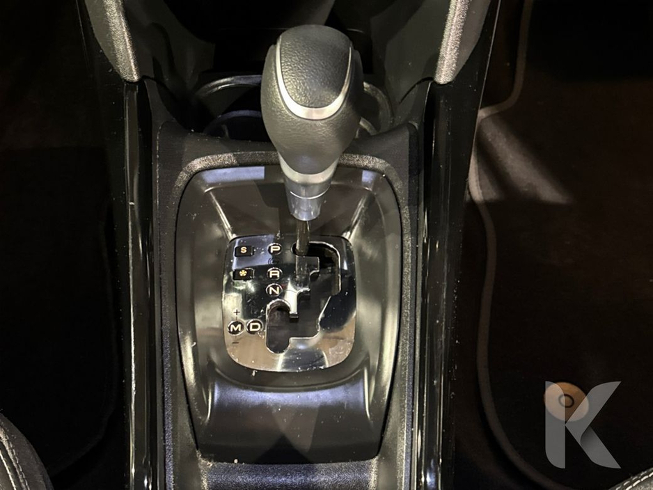 2017 Peugeot 2008 BLACK HALF LEATHER - FACTORY ALLOYS - REVERSE CAMERA €12,950