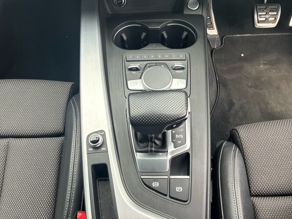 2017 Audi A4 - image 14