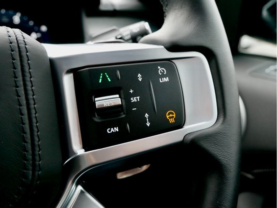 2025 Land Rover Discovery - image 28