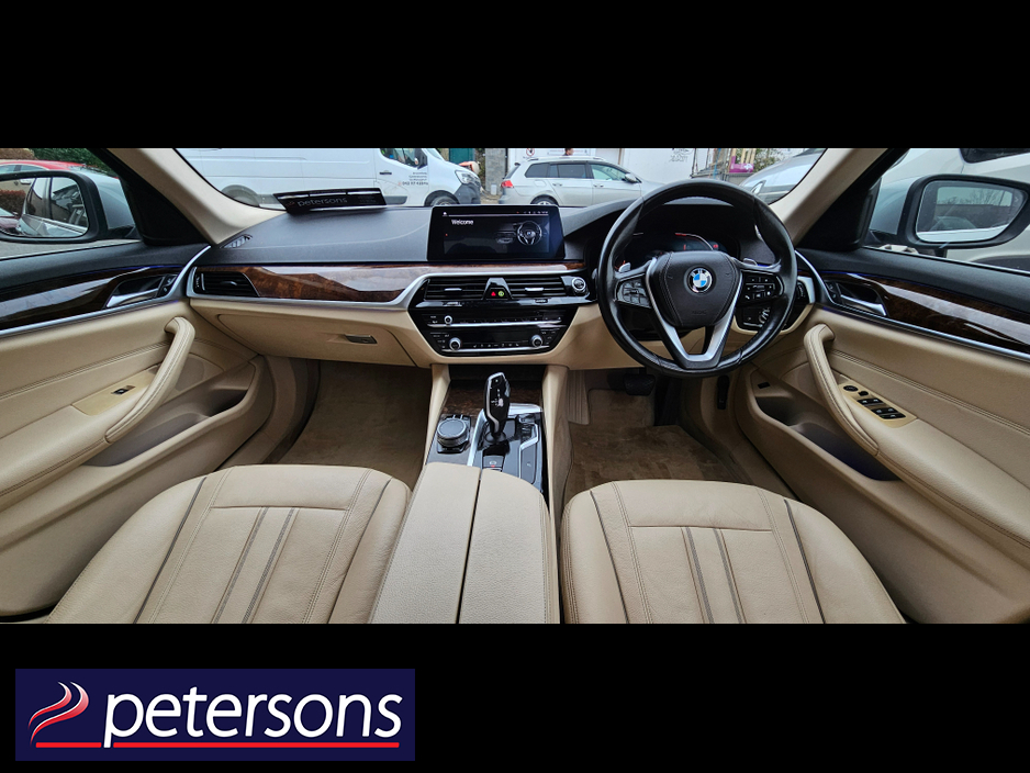 2020 BMW 5 Series - image 14