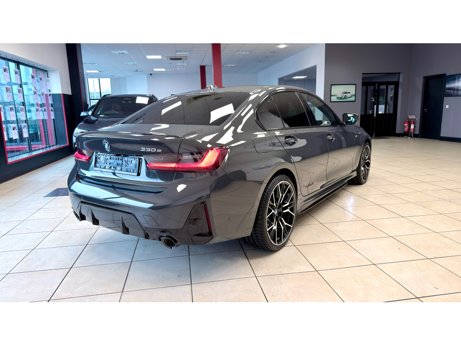 2024 BMW 3 Series - image 20