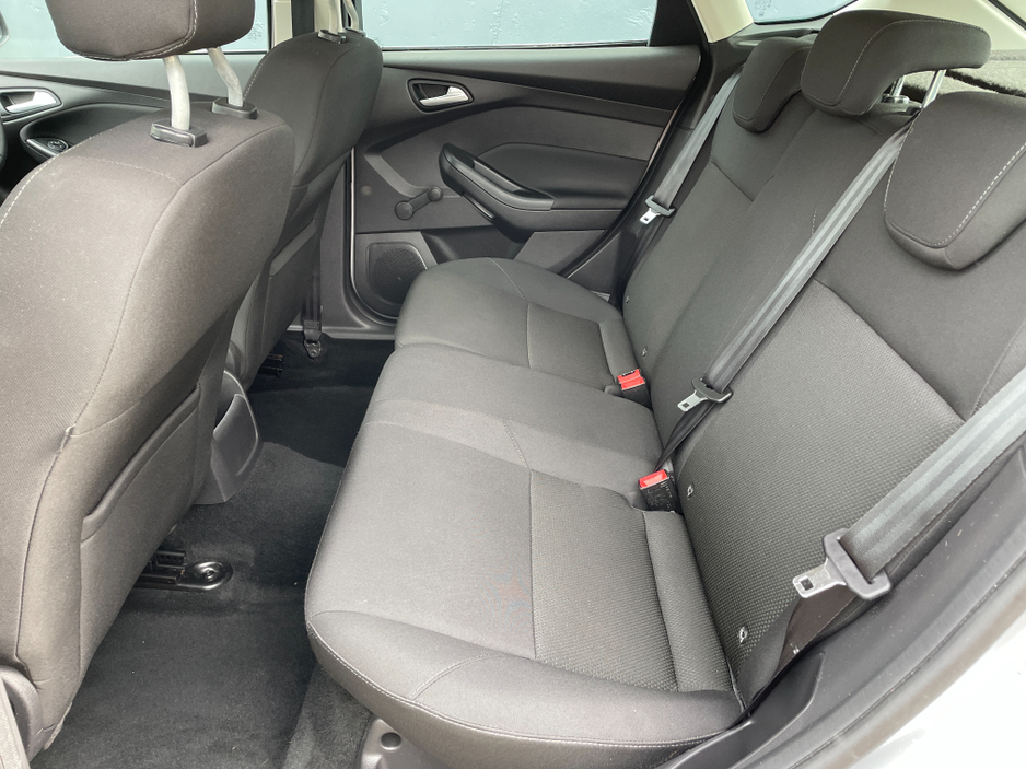 2017 Ford Focus - image 9