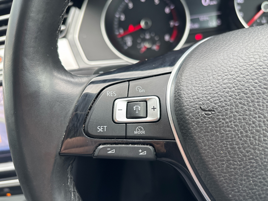 2015 Volkswagen Passat - image 15