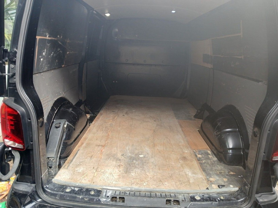 2021 Volkswagen Transporter - image 16