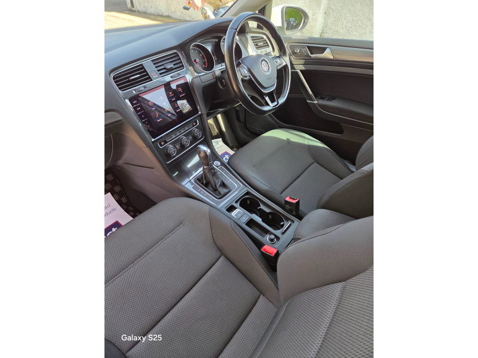 2017 Volkswagen Golf - image 11