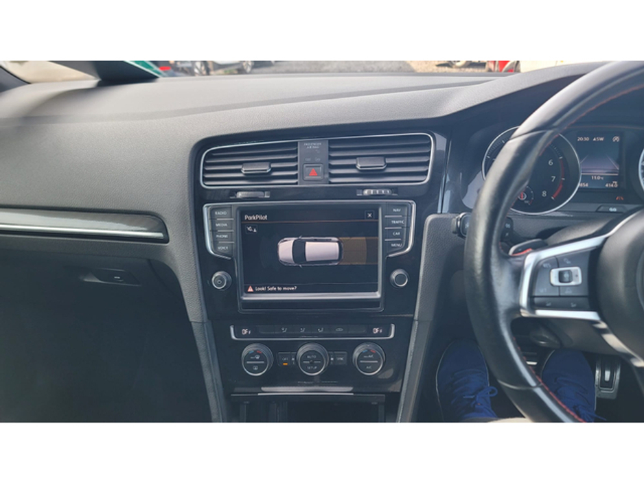 2014 Volkswagen Golf - image 17