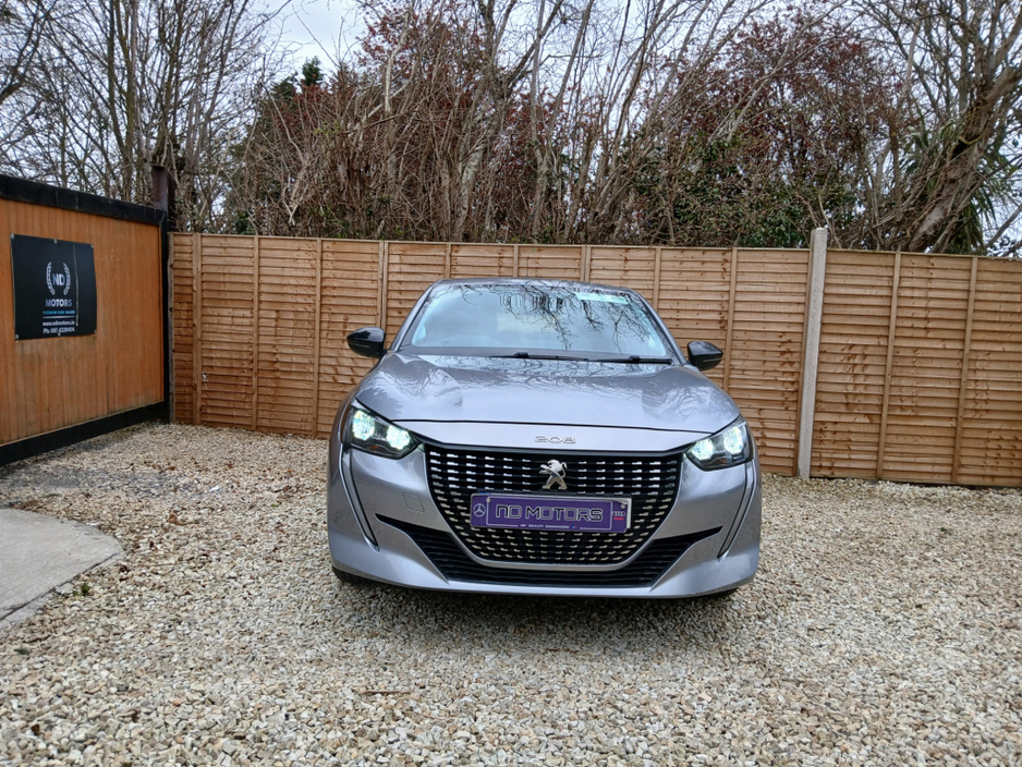 2022 Peugeot 208 - image 2