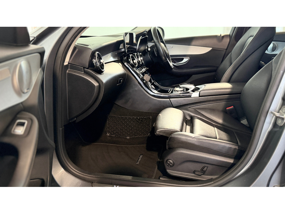 2019 Mercedes-Benz C Class - image 7