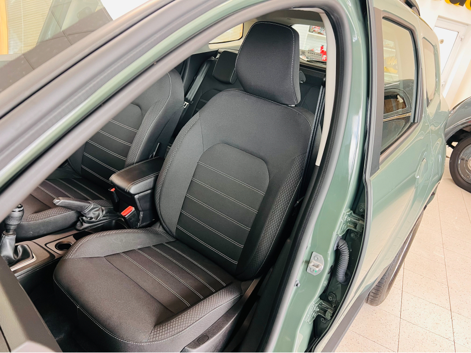 2023 Dacia Duster - image 16