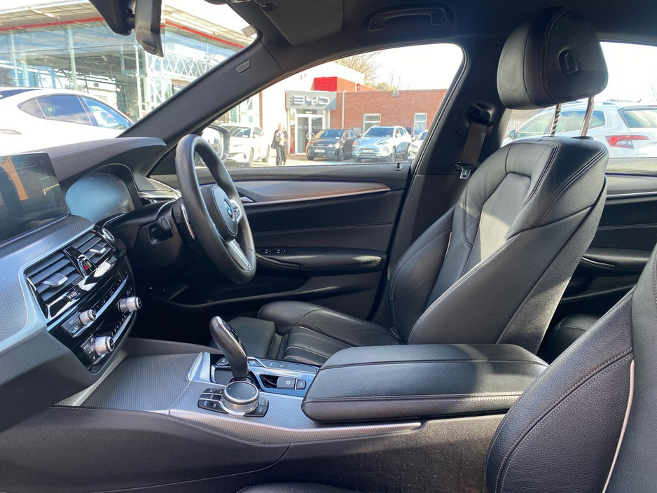 2020 BMW 5 Series - image 14