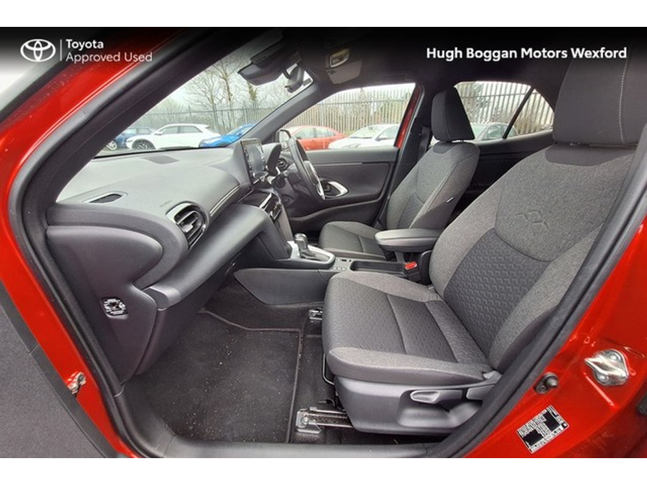 2024 Toyota Yaris Cross LUNA SPORT BITONE, MINT CONDITION €29,995