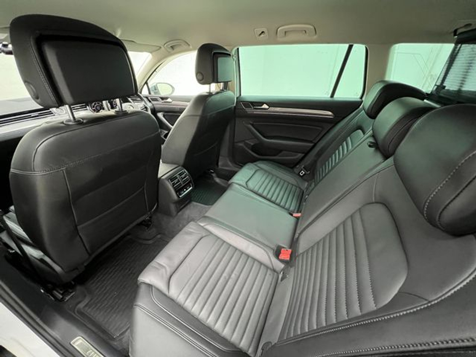 2018 Volkswagen Passat - image 6