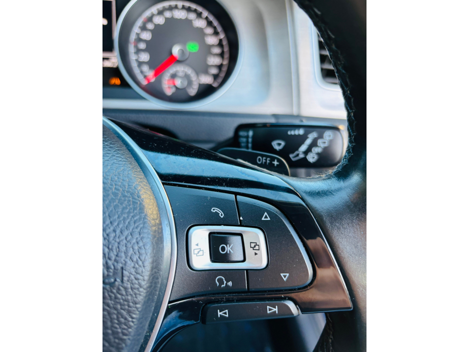 2016 Volkswagen Golf  €12,950