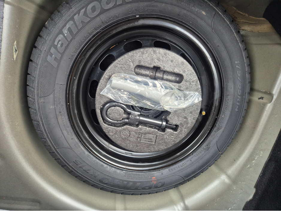 2016 Ford Fiesta - image 13