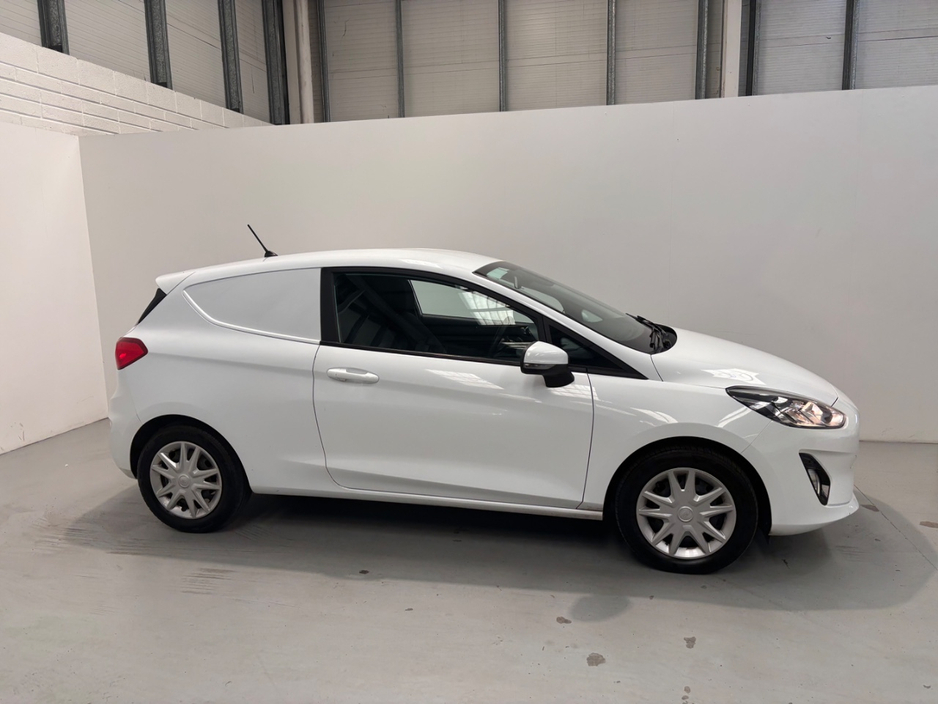 2020 Ford Fiesta - image 8