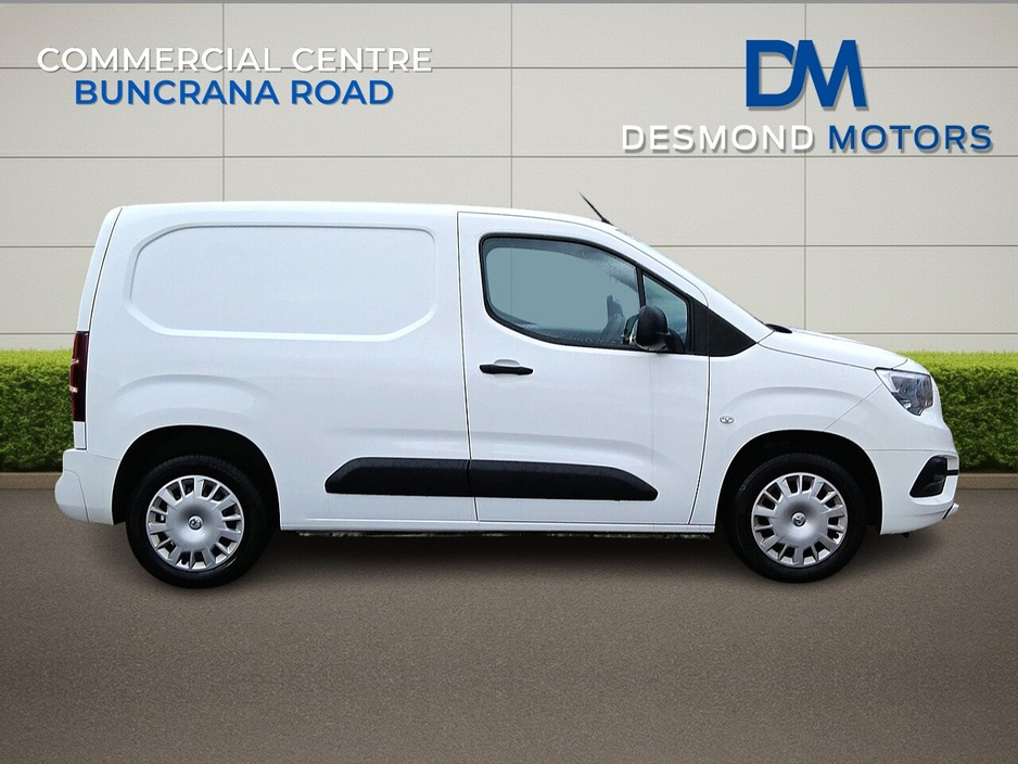 2022 Vauxhall Combo - image 5