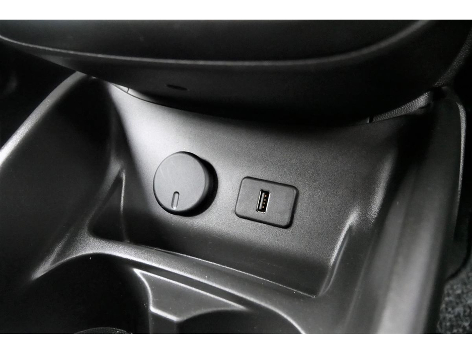 2016 Opel Corsa - image 23