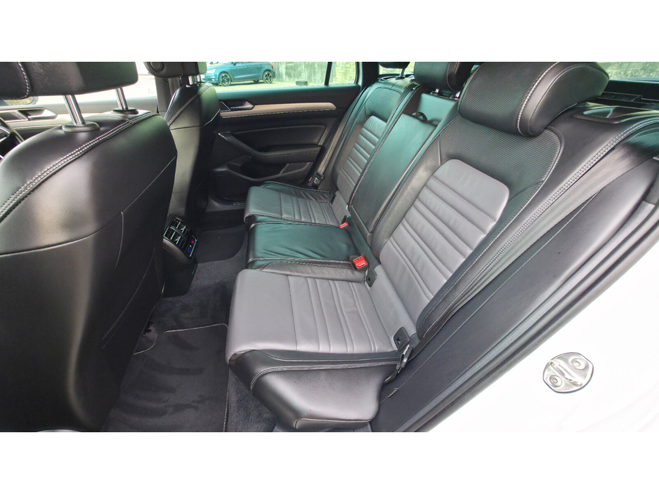 2016 Volkswagen Passat - image 27