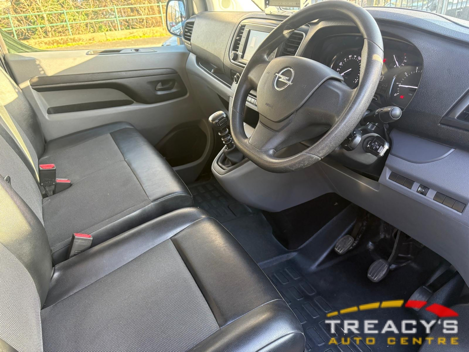 2021 Opel Vivaro - image 5
