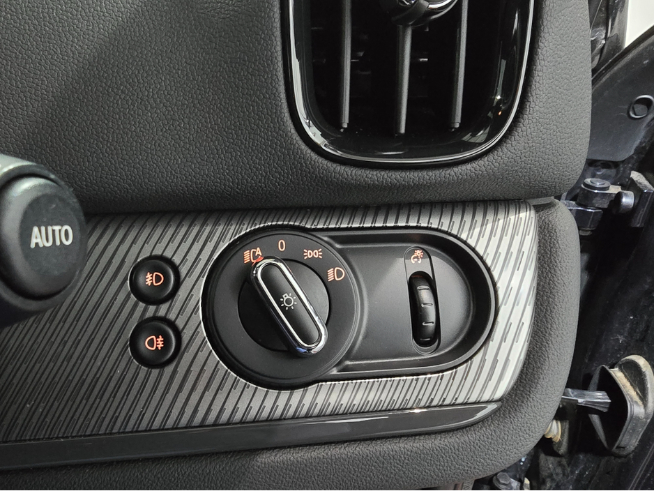 2023 MINI Countryman - image 30