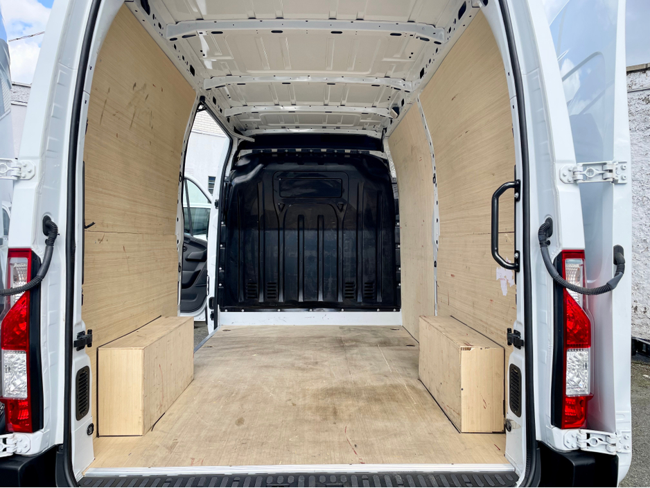 2023 Nissan Interstar - image 23