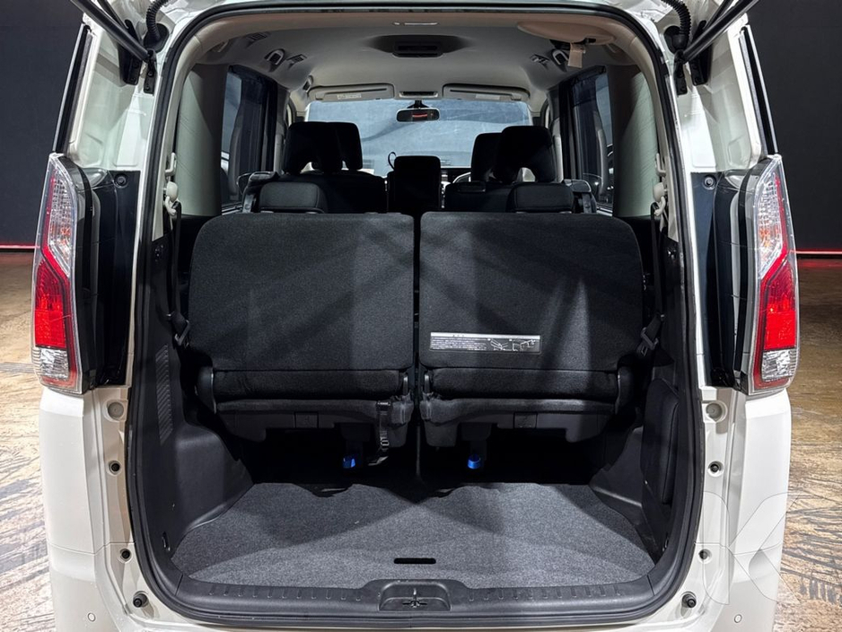 2018 Nissan Serena "8-SEATER" 2.0L HYBRID AUTOMATIC - CRUISE CONTROL - BLUETOOTH AUDIO - REVERSE CAMERA - POWER SLIDING DOORS €20,950