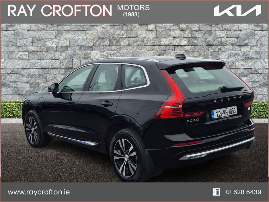 2022 Volvo XC60 - image 3