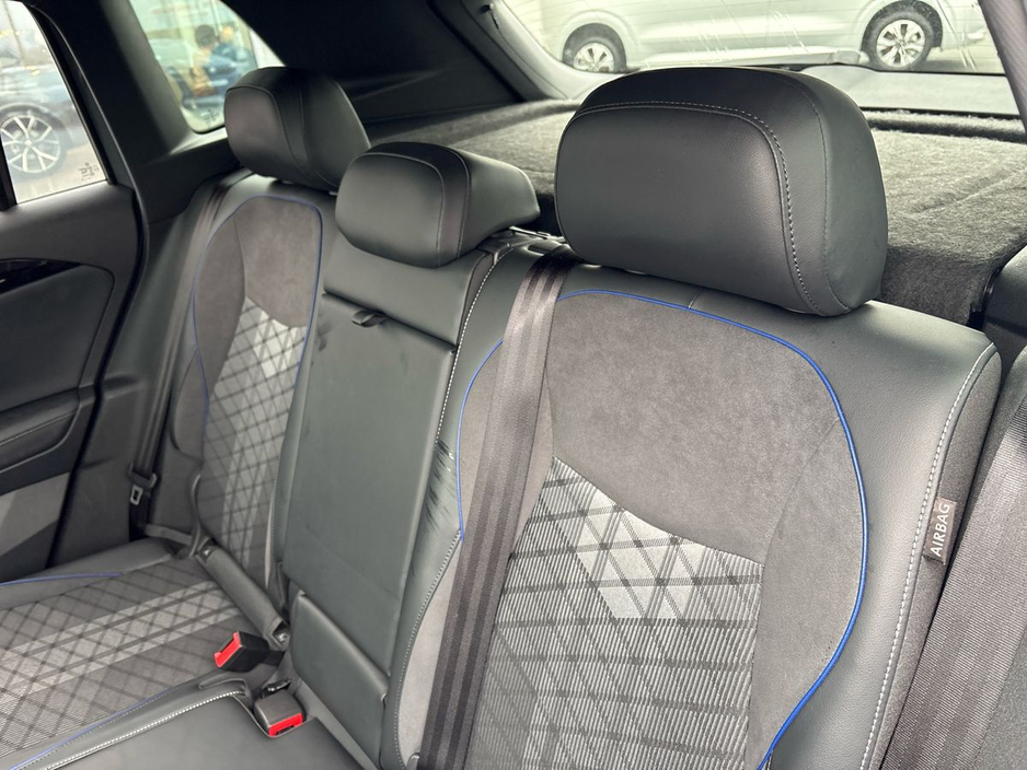 2025 Volkswagen Tiguan - image 11