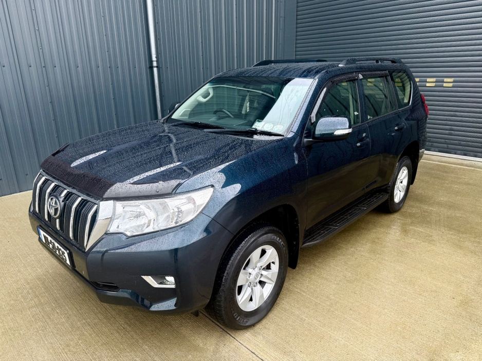 2018 Toyota Landcruiser - image 3