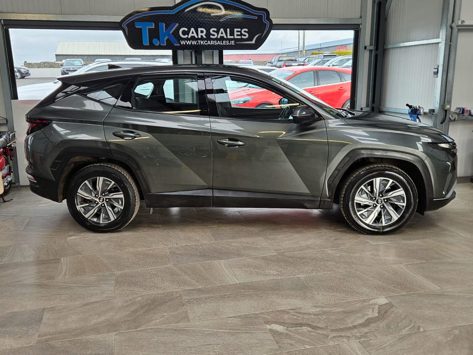 2022 Hyundai Tucson - image 2