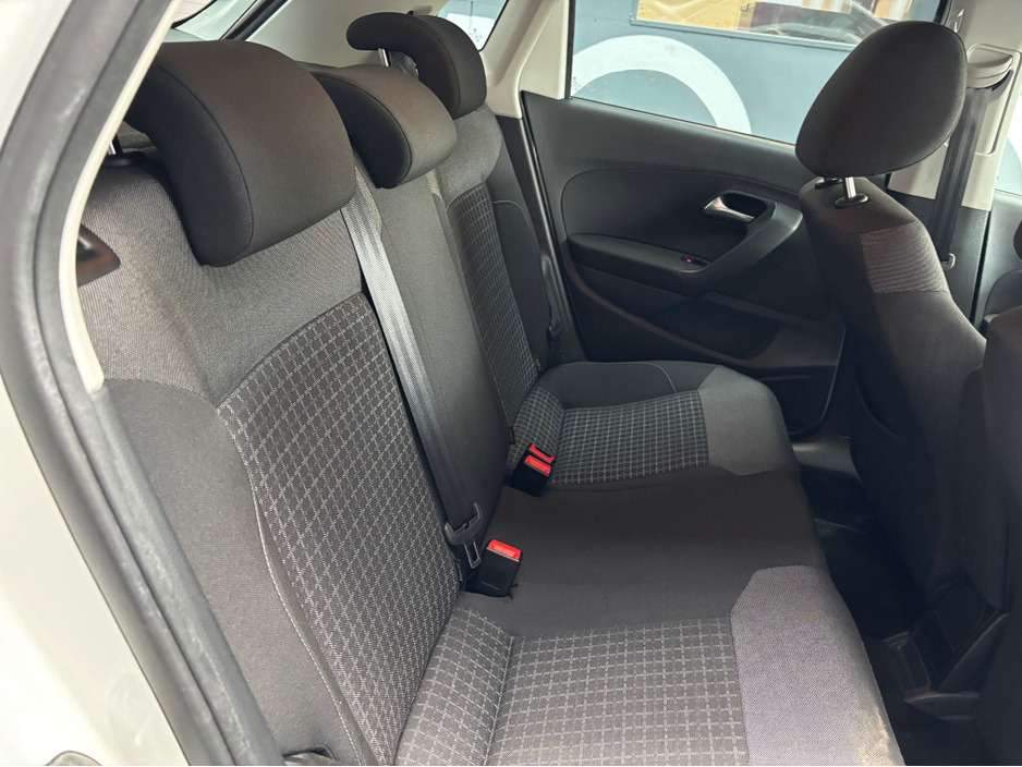 2016 Volkswagen Polo - image 11