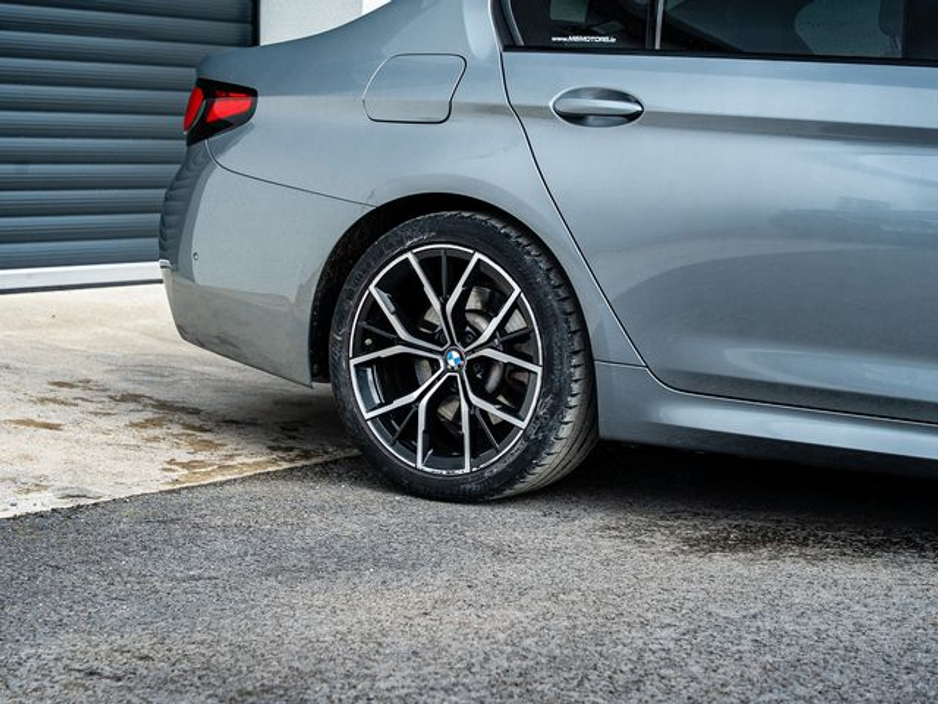 2023 BMW 5 Series - image 4