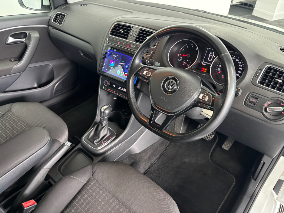 2014 Volkswagen Polo - image 11